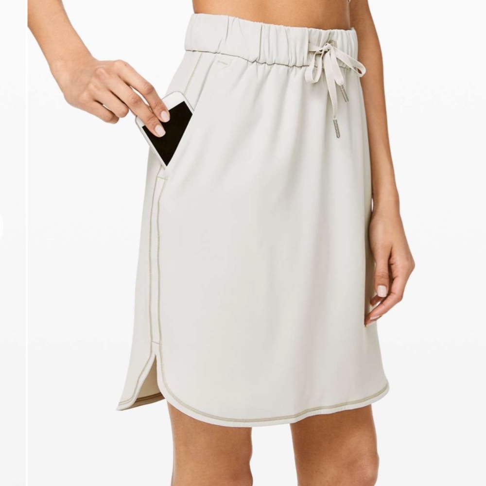 Lululemon Athletica On the Fly Skirt Stone